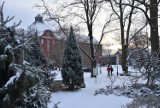 Zima w pięknym mieście czyli Park nad Nacyną biały o poranku ZDJĘCIA    