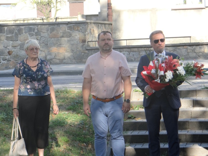 Radomsko: Kwiaty w 73. rocznicę wybuchu Powstania...