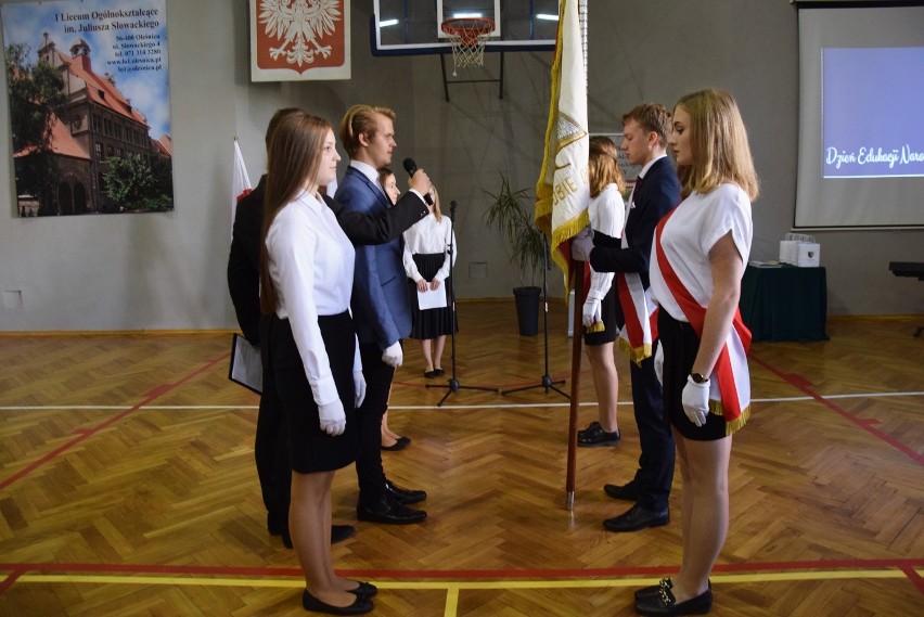 Uroczystość Dnia Edukacji Narodowej w oleśnickiej jedynce