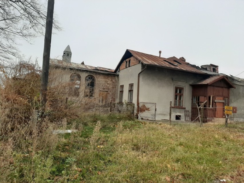 Niszczejący dawny dwór i kaplica w Koszycach Małych zostanie...