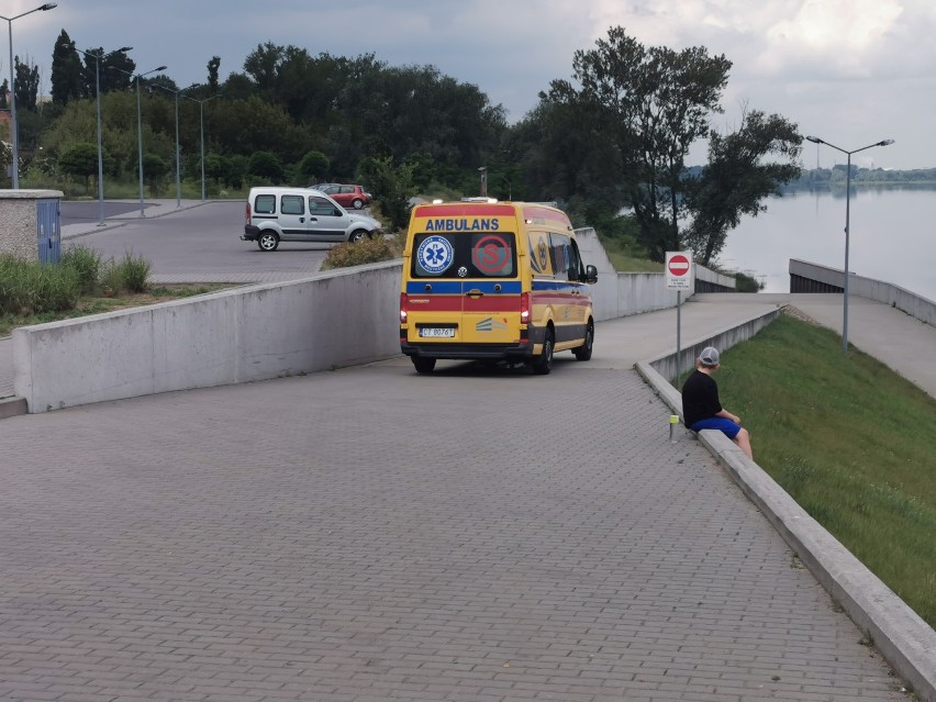 Tragedia na przystani OSiR we Włocławku. Nie żyje żeglarz [zdjęcia]