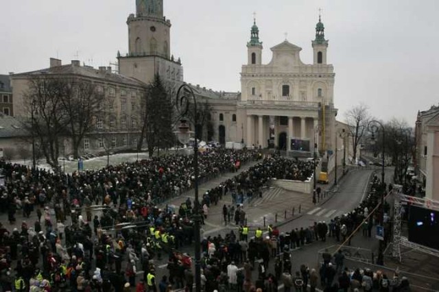 Tysiące ludzi przyjechało do Lublina, żeby pożegnać abp. Józefa ...