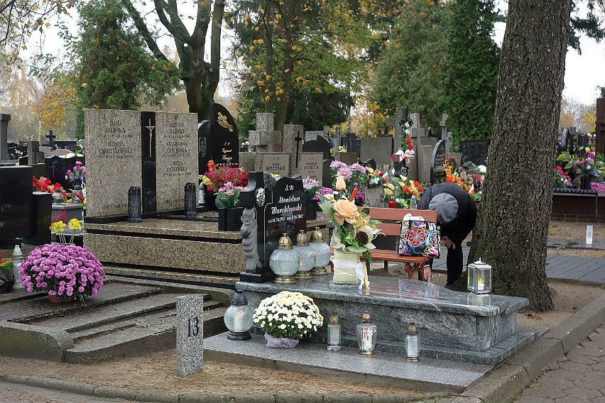 Rekordy zgonów w regionie łódzkim. Pogrzeby się nie mieszczą, cmentarze muszą działać także w soboty!