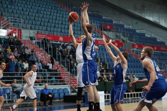 Mecz II ligi koszykówki play-out: TKM Włocławek - AZS Politechnika Poznań 83:81 (25:23, 18:23, 27:21, 13:14).



