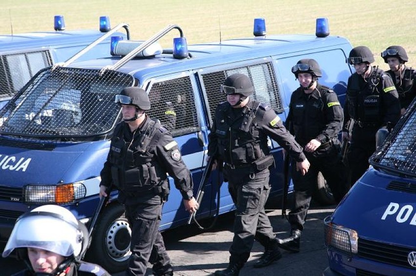 W Kąkolewie odbyły się ćwiczenia z udziałem 400 policjantów...