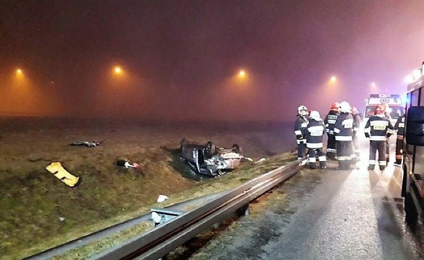 Poważny wypadek na A1. Na zjeździe na Czerwionkę dachowało auto ZDJĘCIA CZYTELNIKA