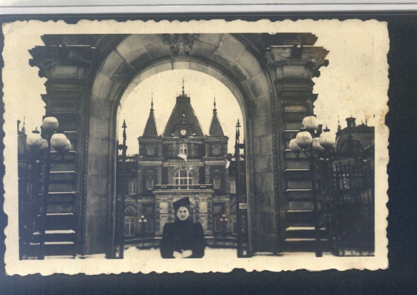 brama przed Małym Wersalem w Świerklańcu - lata przedwojenne