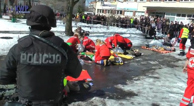 Policjanci z wydziału kadr i szkolenia komendy wojewódzkiej w ...