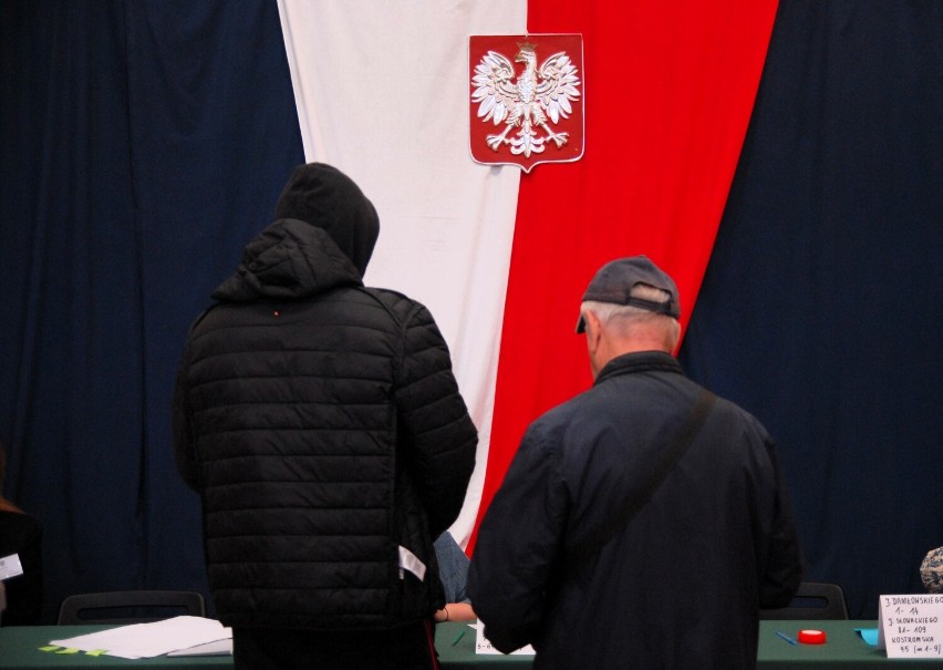 Wybory samorządowe 2024 w Piotrkowie i powiecie. Tak głosują mieszkańcy ZDJĘCIA, FREKWENCJA
