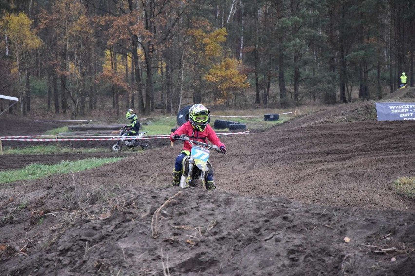 Pasją 8-letniej Leny Skrzypczak jest motocross. Dziewczynka jest jedną z młodszych zawodniczek