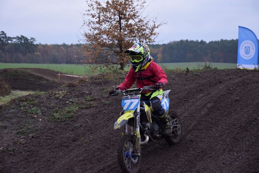 Pasją 8-letniej Leny Skrzypczak jest motocross. Dziewczynka jest jedną z młodszych zawodniczek