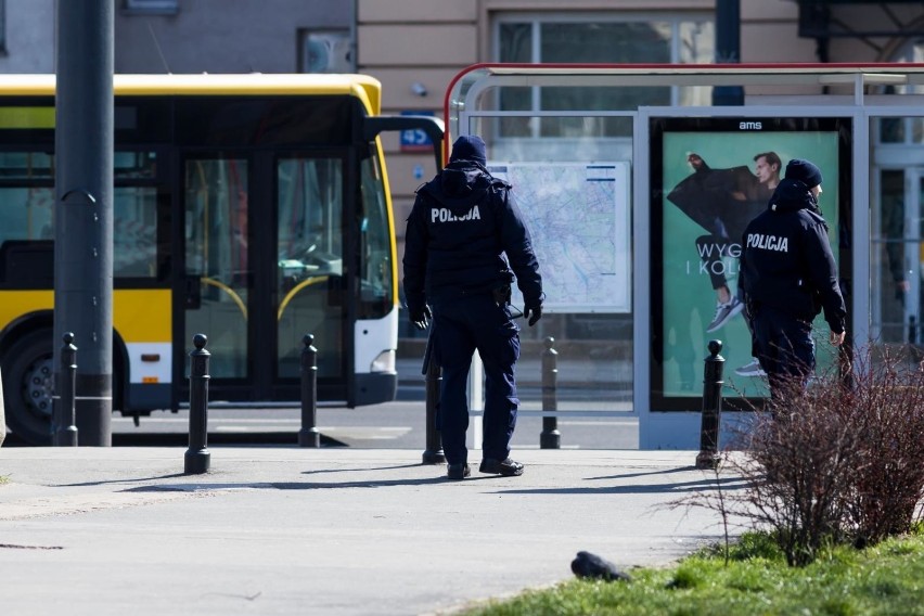 Na całkowity lockdown rząd zdecydował się na tydzień przed...