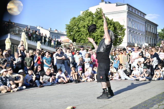 Roco prezentował swoje umiejętności na Placu Konstytucji przy kościele garnizonowym.