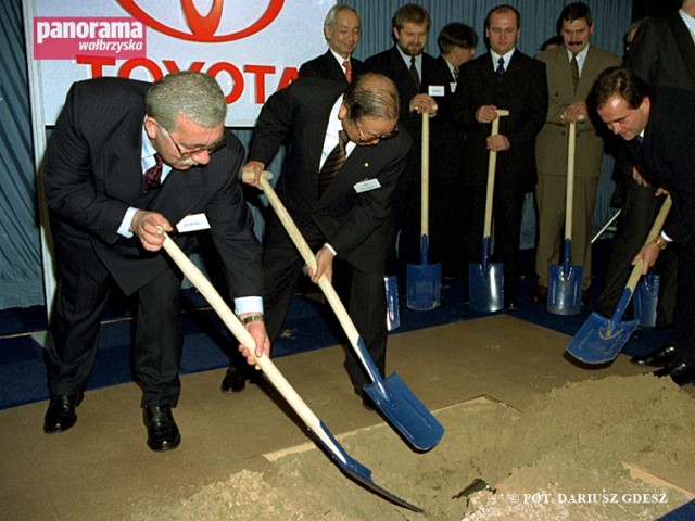 W 2019 r. mija 20 lat od wmurowania kamienia węgielnego pod fabrykę Toyoty w Wałbrzychu. W ciągu 20 lat wałbrzyska fabryka stała się największym producentem podzespołów Toyoty poza Japonią