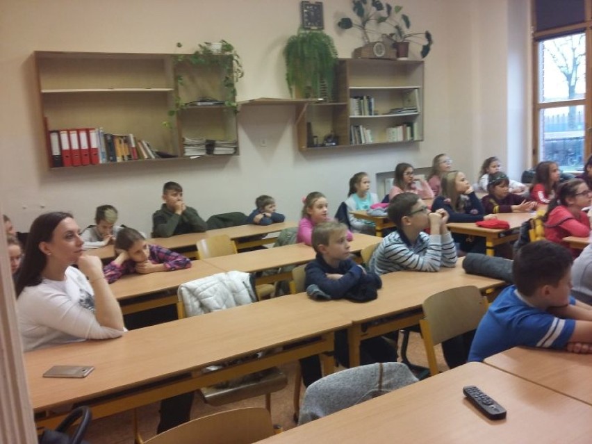 Grodzisk Wielkopolski: Młodzież „Słowaka” prowadzi lekcje pt. „ Mali Patrioci”
