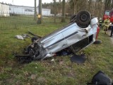Wypadek auta osobowego na drodze powiatowej w Józefowie