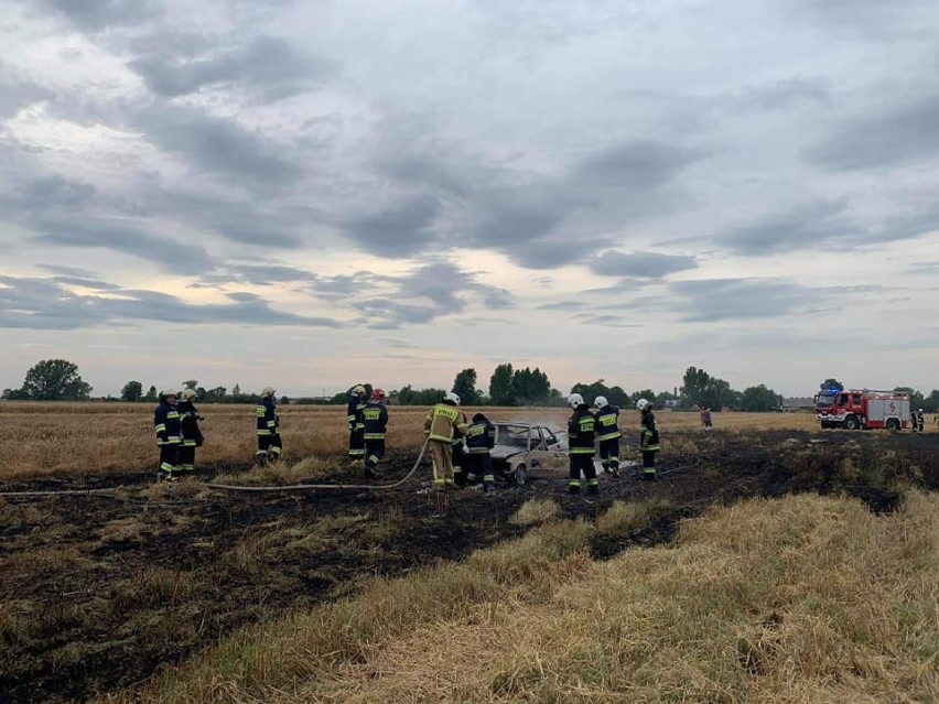 Pożar zboża i samochodu między Krzyworzeką i Mokrskiem