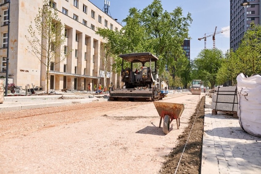 – Szpaler drzew uzupełniliśmy o 39 platanów. Wkrótce pojawią...