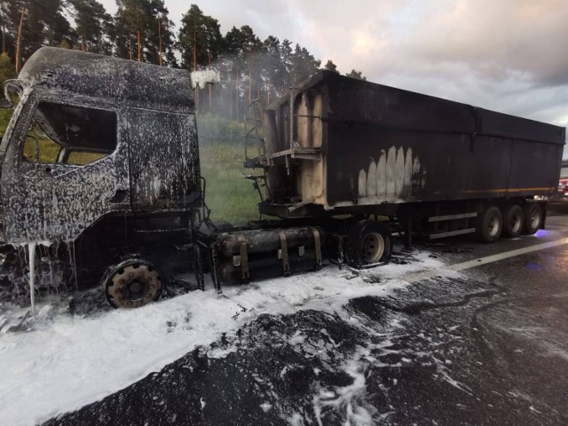 Pożar samochodu ciężarowego na autostradzie A1 w kierunku Gdańska