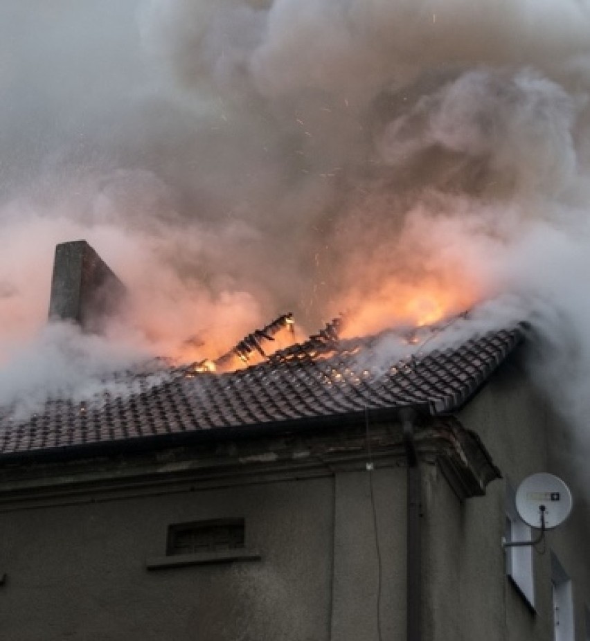 Wielki pożar w Buczynie! Dziesięć rodzin straciło dach nad głową!