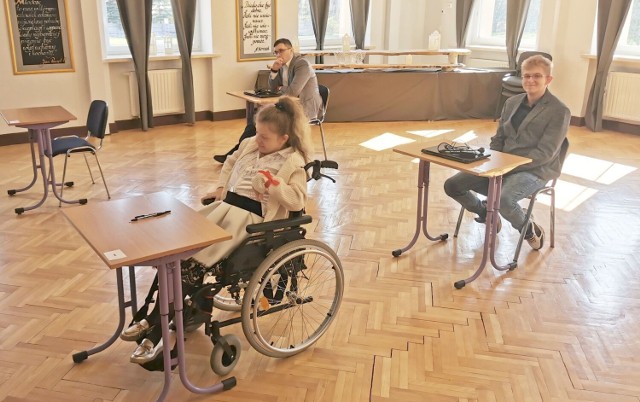 Niepełnosprawni uczniowie z Zespołu Placówek Edukacyjno Wychowawczych w Skarżysku to pierwsi maturzyści w historii szkoły.
