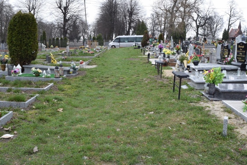 Inowrocław. Wreszcie na cmentarzu komunalnym w Inowrocławiu powstaną nowe alejki. Prace zleci miasto. Zdjęcia