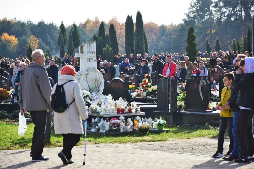 Cmentarz komunalny w Tarnobrzegu-Sobowie, 1 listopada 2022...
