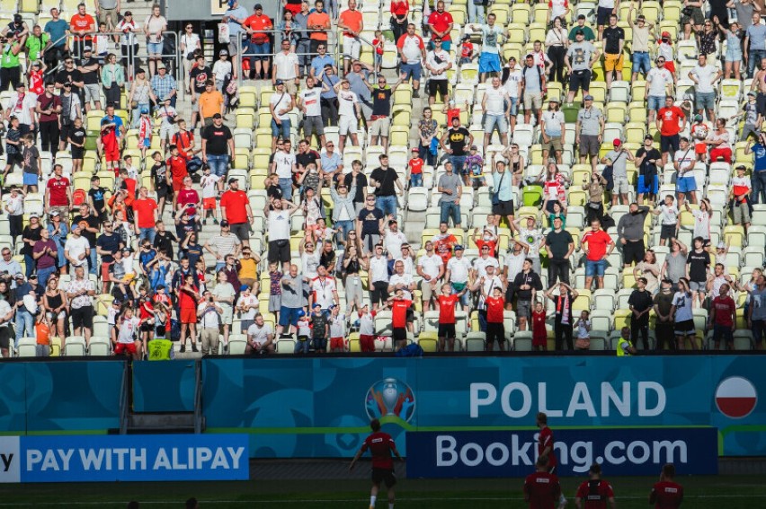 KP Jantarek na treningu reprezentacji Polski. Największą szczęściarą jest Nikol Rathnau, która ma selfie z Robertem Lewandowskim | ZDJĘCIA