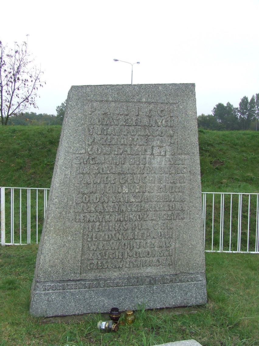 Obelisk poświęcony pamięci Polaków rozstrzelanych przez...