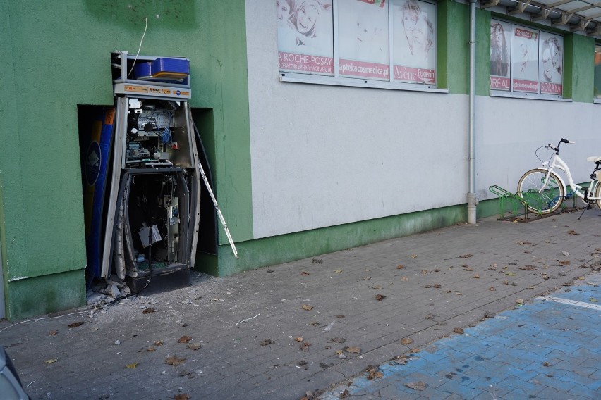 Bydgoszcz. W Fordonie ktoś wysadził bankomat Euronetu. Policja szuka sprawców [zdjęcia]