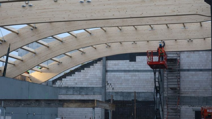 Budowlańcom w transporcie materiałów pomagał wcześniej...