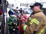 Ferie zimowe z policjantami i strażakami w Piotrkowie. Młodzi uczyli się zasad bezpieczeństwa ZDJĘCIA