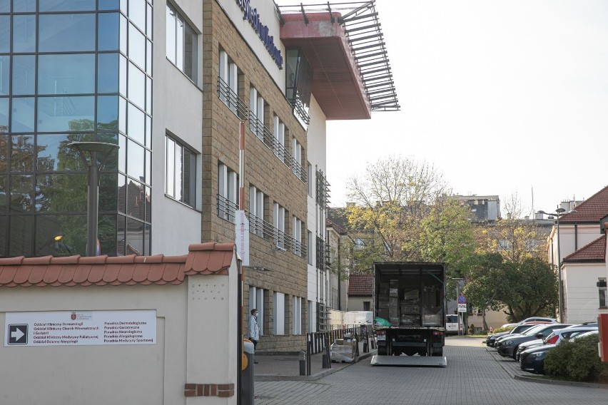 CUMRiK przy ul. Kopernika zaczął pełnić funkcję szpitala tymczasowego. Pierwsi pacjenci już są hospitalizowani