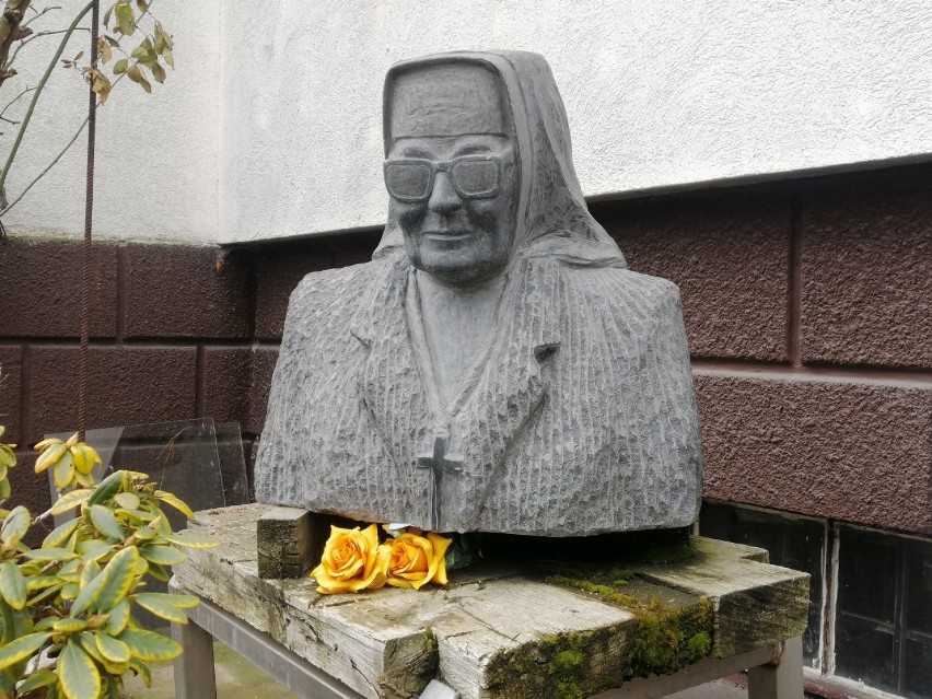 Siostra Maria czeka w ogrodzie. Nikt nie chce rzeźby zasłużonej mieszkanki Goleniowa?