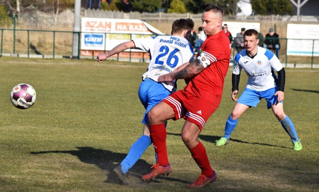 V liga Wadowice; LKS Gorzów - Babia Góra Sucha Beskidzka 1:0. Na zdjęciu: Adam Śliwiński (Gorzów, z prawej) w walc z Jakubem Gałuszką (Babia Góra).