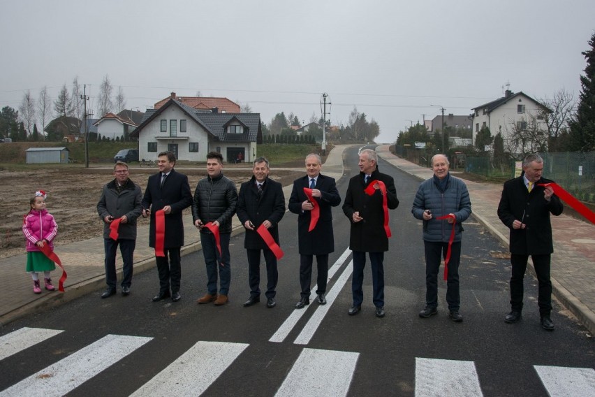 Nowe drogi powiatowe w Kartuskiem oddane do użytku