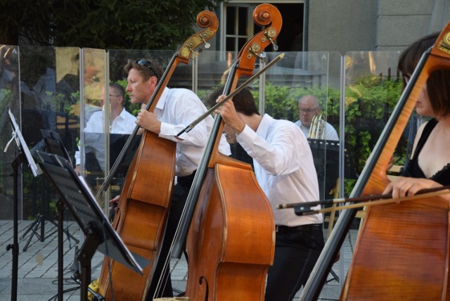 Koncert promenadowy na rozpoczęcie nowego sezonu artystycznego Filharmonii Zielonogórskiej - piątek, 21 sierpnia 2020. Królowały nastroje wiedeńskie