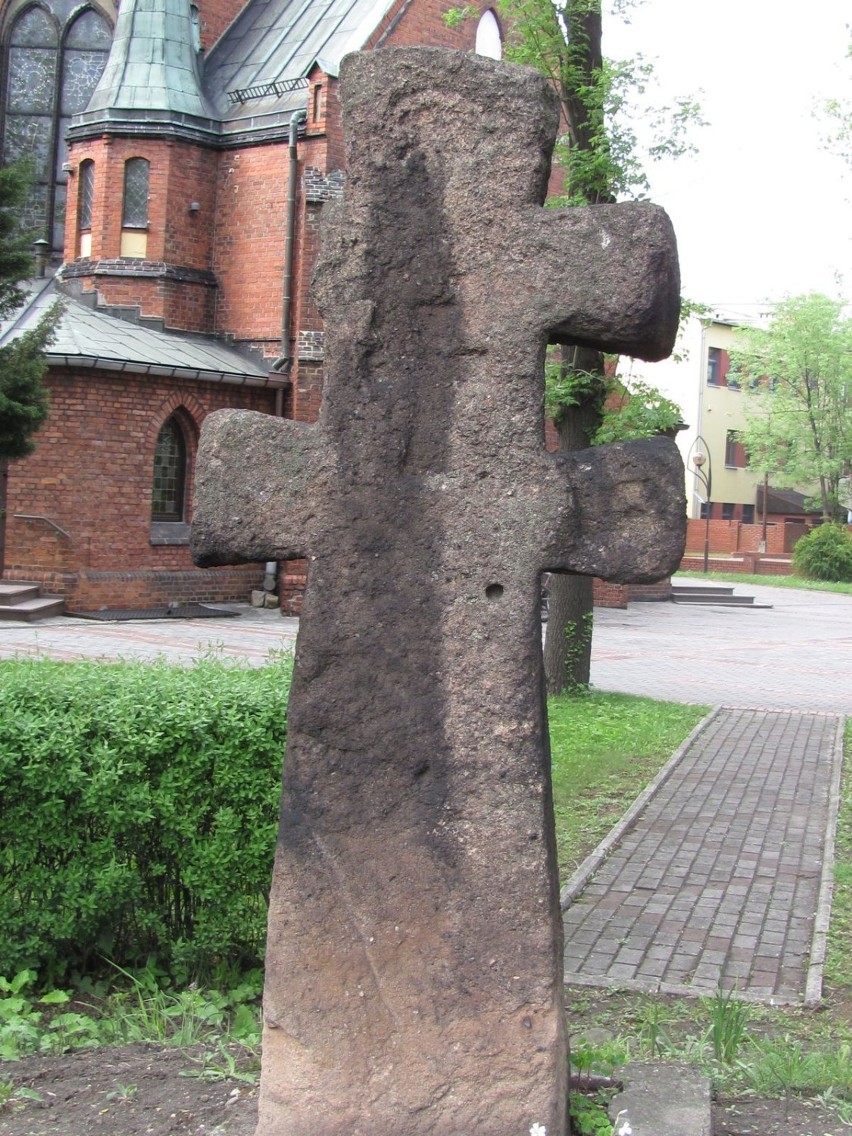 Krzyż dwuramienny przy kościele św.Jerzego w Rydułtowach
