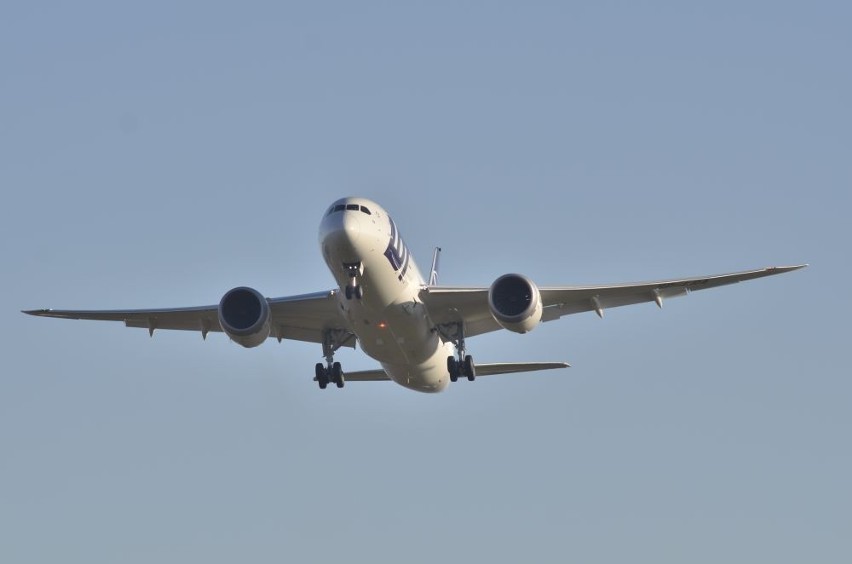 Gdańsk: Boeing 787 'Dreamliner' wylądował w Rębiechowie. Powitały go tłumy miłośników lotnictwa FOTO