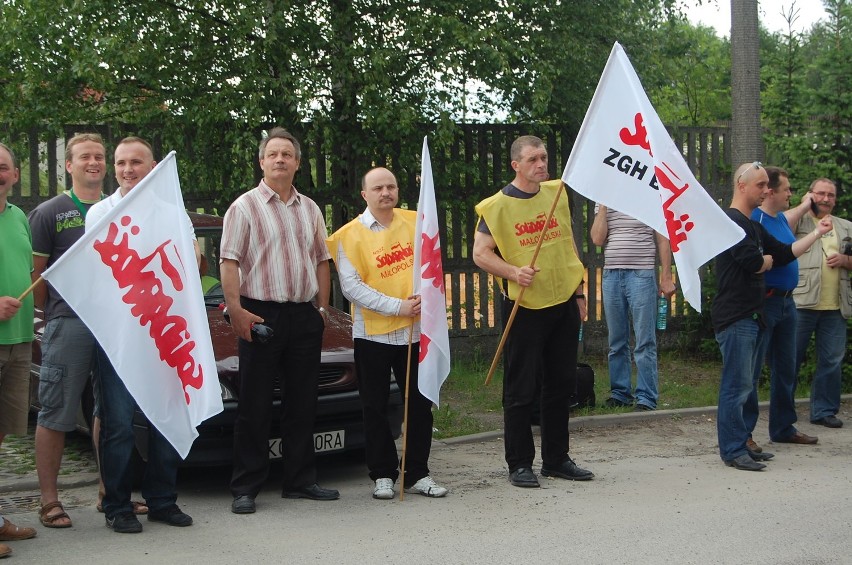 Protest ZGH Bolesław. Pracownicy zablokowali drogę krajową nr 94