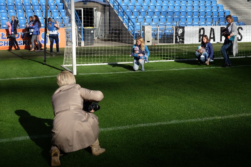 The Milky Way: Mamy karmią piersią na stadionie Lecha Poznań