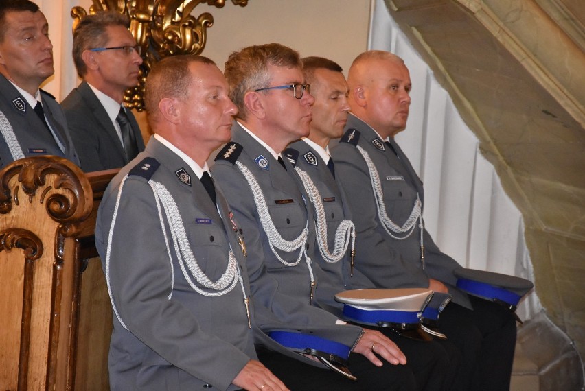 Święto policji 2019 w Kaliszu. Msza w katedrze i uroczysta gala z awansami i odznaczeniami ZDJĘCIA