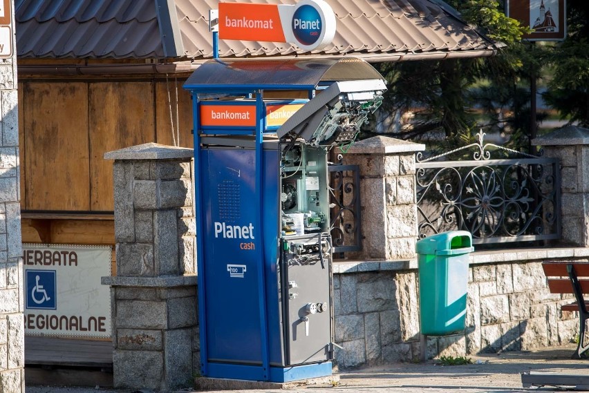 Zakopane. Złodzieje wysadzili w powietrze bankomat [ZDJĘCIA]