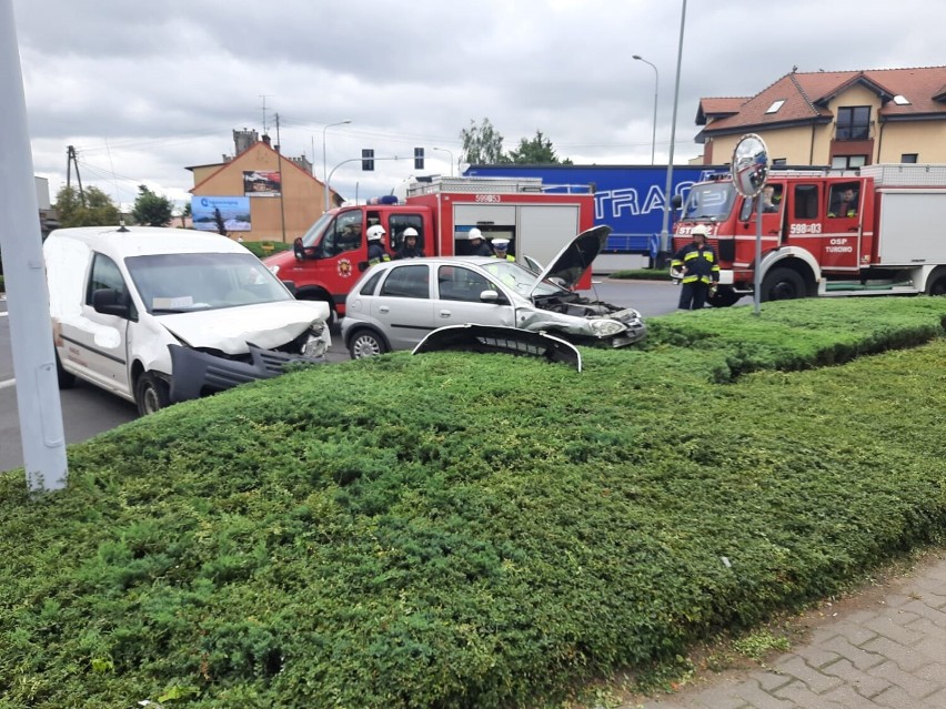 Pniewy. Jedna osoba poszkodowana po zderzeniu aut