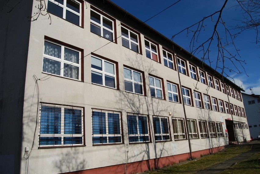 Zakończono termomodernizację Zespołu Szkół Ogólnokształcących i Technicznych w Milówce. Zobacz ZDJĘCIA