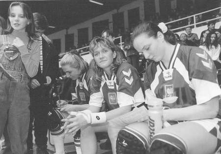 Iwona Szafulska (pierwsza z prawej) jeszcze grając w Sośnicy występowała w reprezentacji Polski. Teraz też jest kadrowiczką. / Arkadiusz Gola