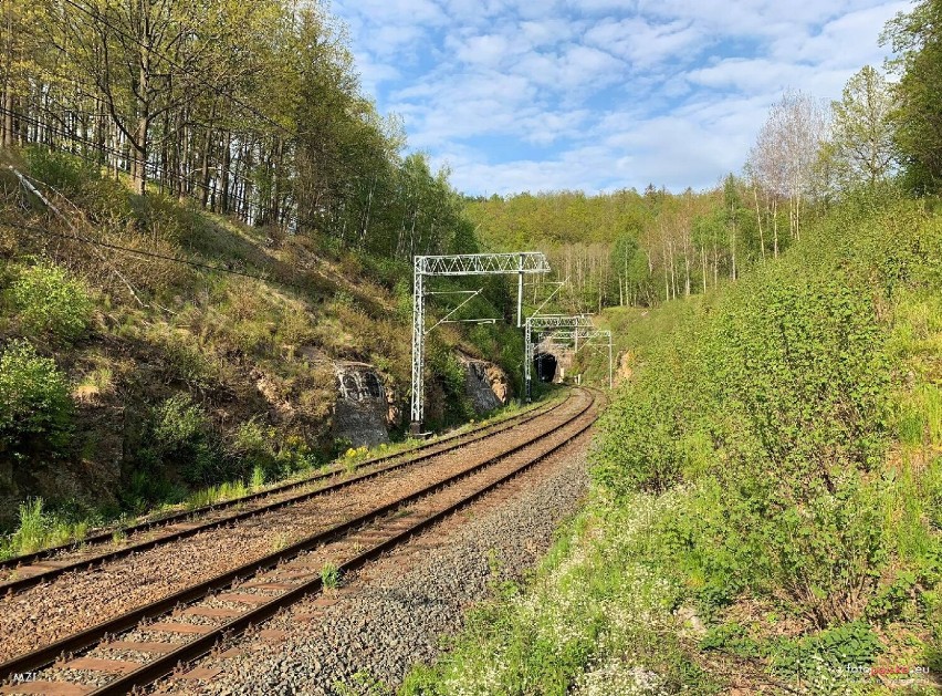 PKP PLK przebuduje XIX-wieczny tunel kolejowy w Trzcińsku. Będzie więcej pociągów na trasie Wrocław- Wałbrzych- Jelenia Góra