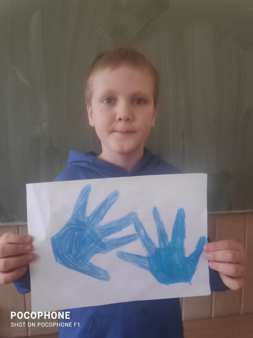 Uczniowie Szkoły Podstawowej numer 1 w Sandomierzu solidaryzują się z chorymi na autyzm. Piękna inicjatywa. Zobacz zdjęcia