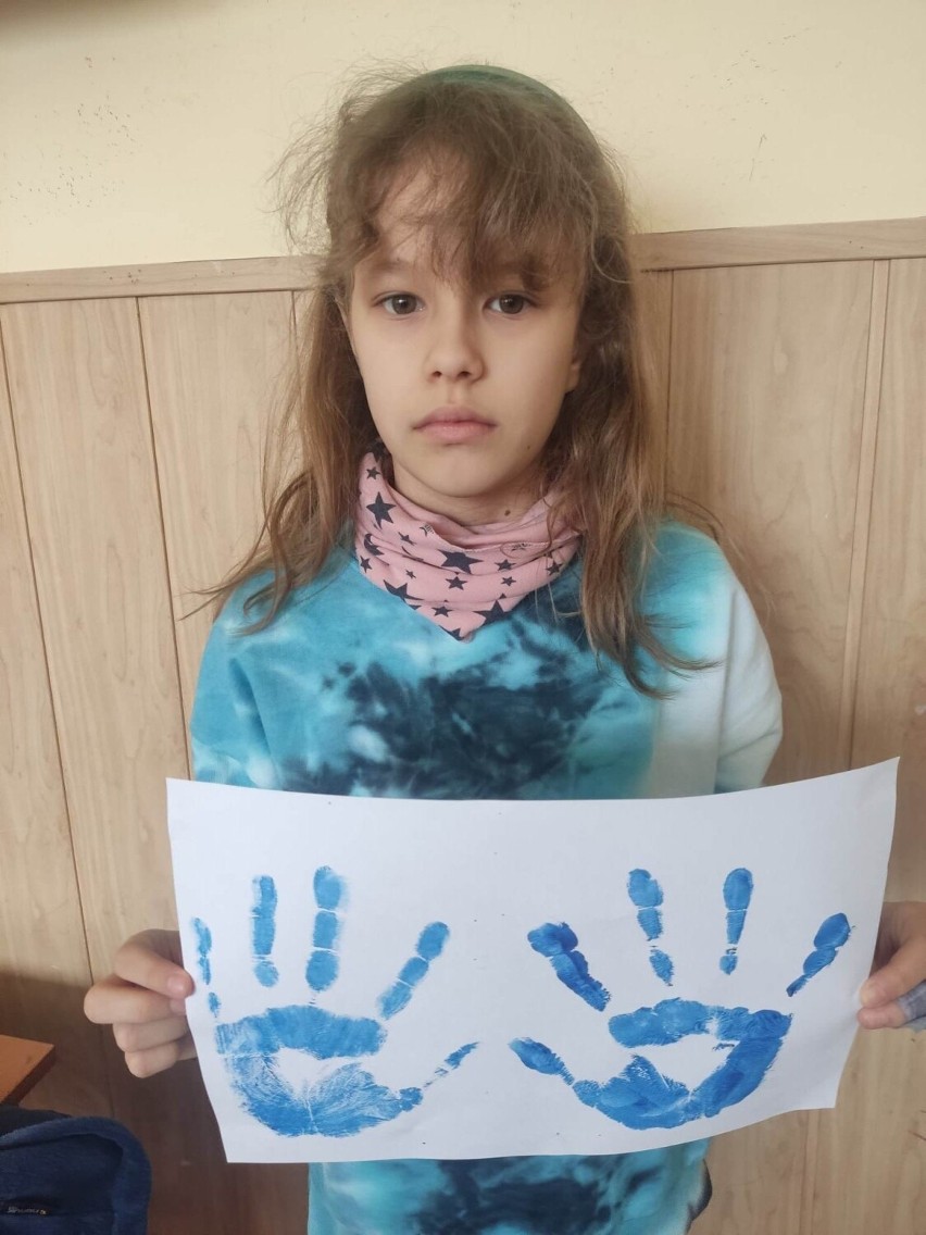 Uczniowie Szkoły Podstawowej numer 1 w Sandomierzu solidaryzują się z chorymi na autyzm. Piękna inicjatywa. Zobacz zdjęcia