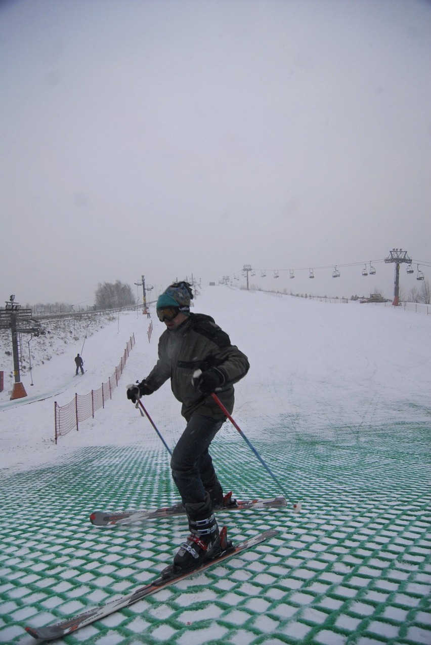 Górka Szczęśliwicka daje możliwość jazdy na nartach przez...